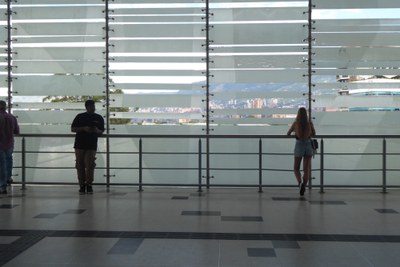 metrowaiting.jpeg