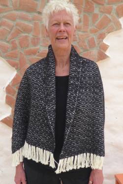 blackwhitediamondshawl.jpg